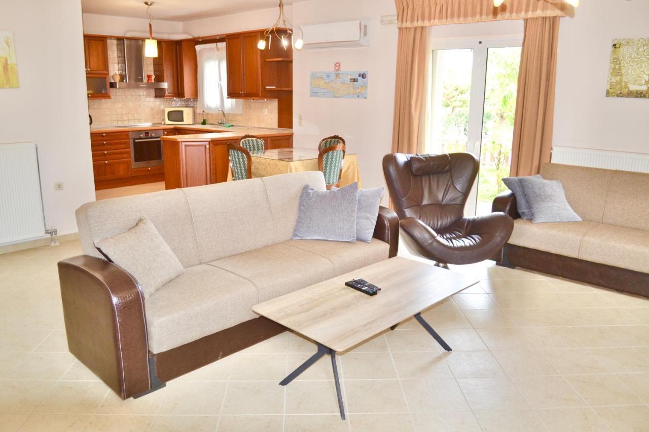 Giorgos Large Size Apartments -Family Friendly With Free Parking And Yard Views Heraklion  ภายนอก รูปภาพ