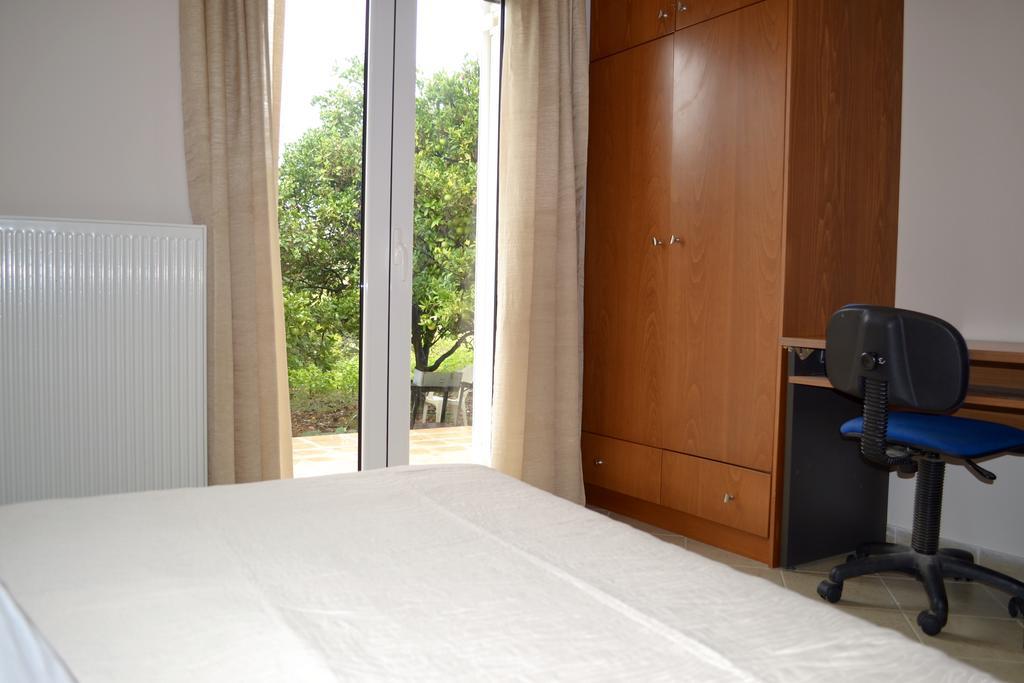 Giorgos Large Size Apartments -Family Friendly With Free Parking And Yard Views Heraklion  ภายนอก รูปภาพ